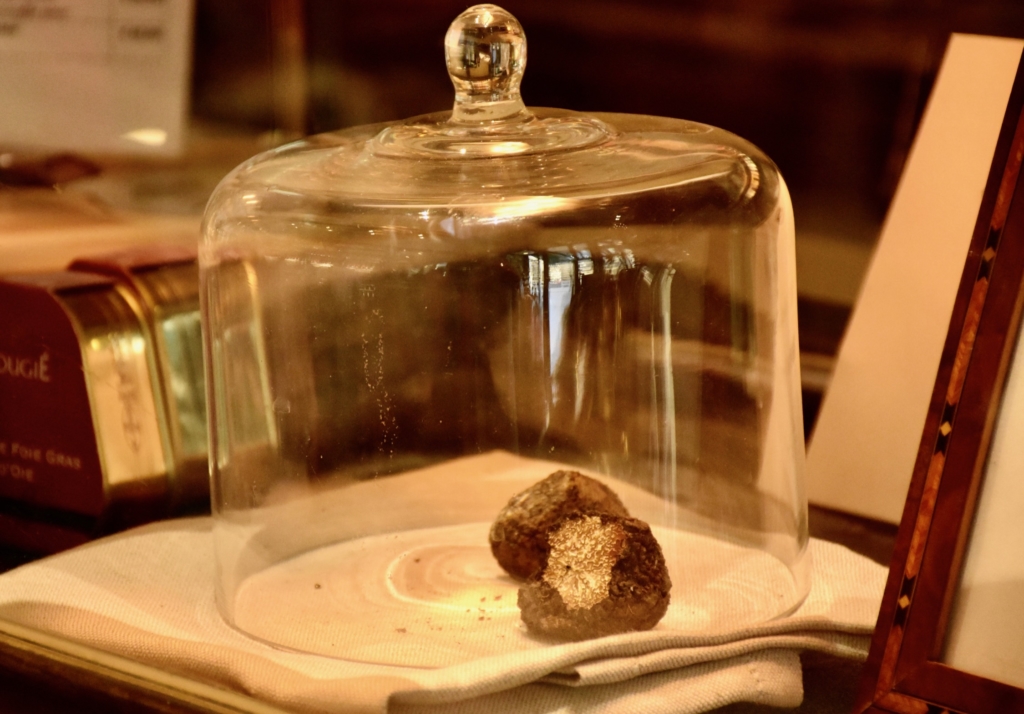 Florence Gourmet Food Tour, tasting delicious truffles