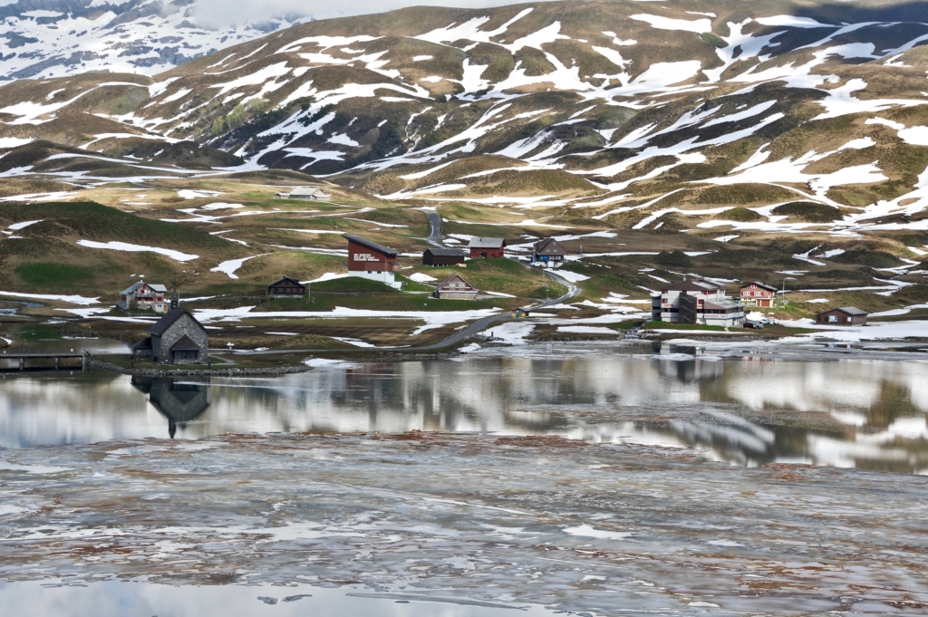 the lake Melchsee and Alps