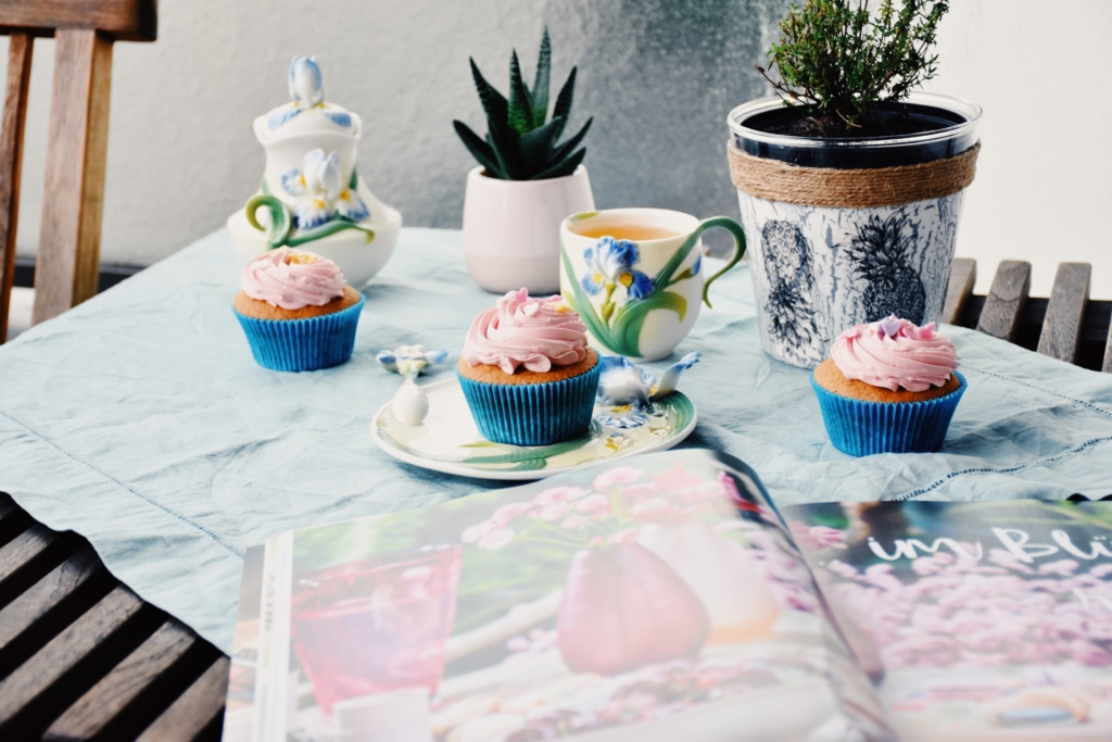 Vanilla Cupcakes with Swiss Meringue Buttercream