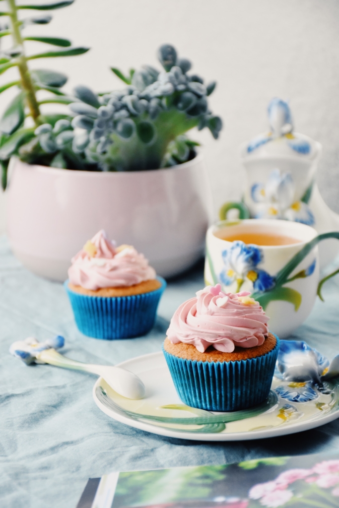 Vanilla Cupcakes with Swiss Meringue Buttercream