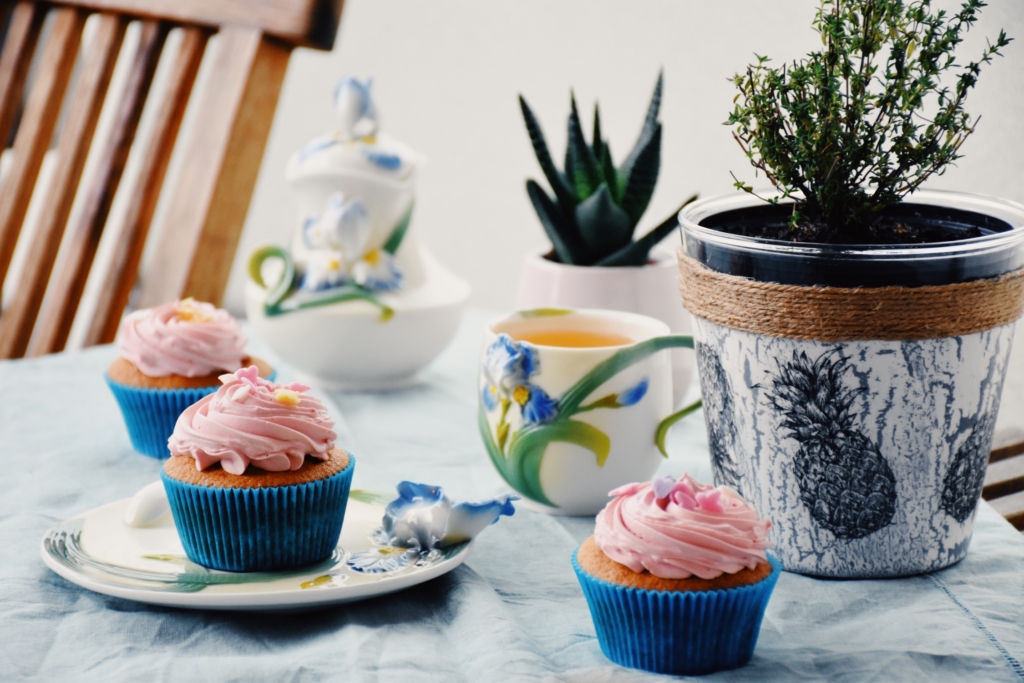 Vanilla Cupcakes with Swiss Meringue Buttercream