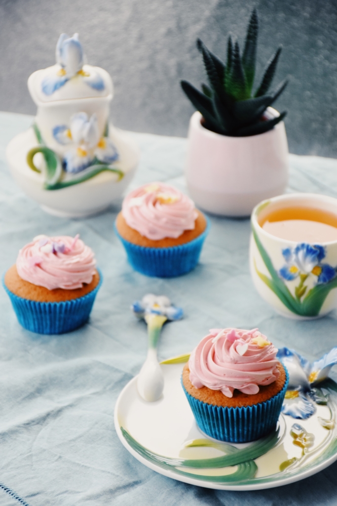 Vanilla Cupcakes with Swiss Meringue Buttercream