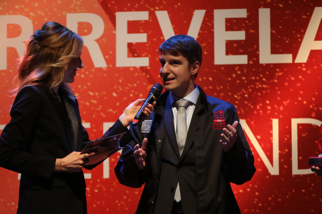 Marc Almert receives the MICHELIN Sommelier Award sponsored by Swiss Wine for his remarkable work at the Pavillon in Zurich.
