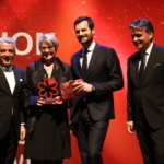 Ruth Wiget-Keiser receives the MICHELIN Service Award 2020 sponsored by Pernod Ricard Swiss.