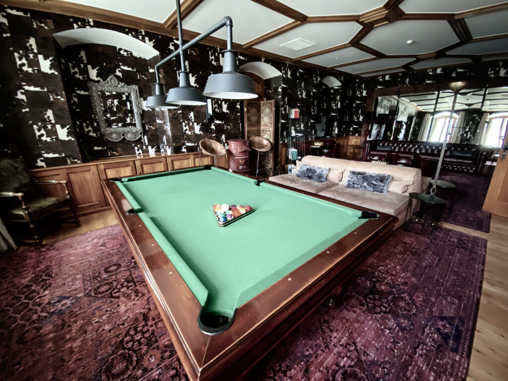 Billiard and chess salone, Riffelalp Resort 2222m