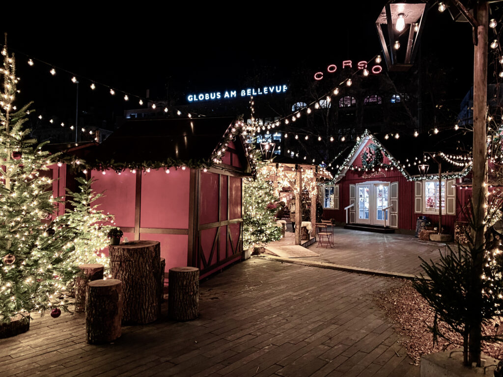 The Christmas Village In Front Of The Opera House / Zürcher «wienachtsdorf» Am Bellevue