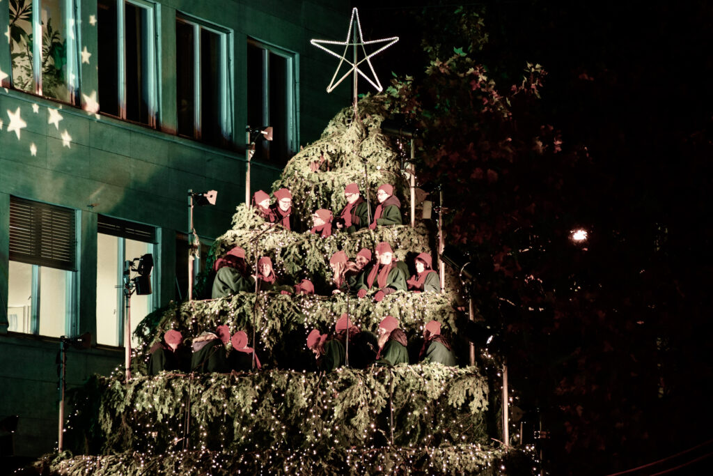 The Christmas Singing Tree
