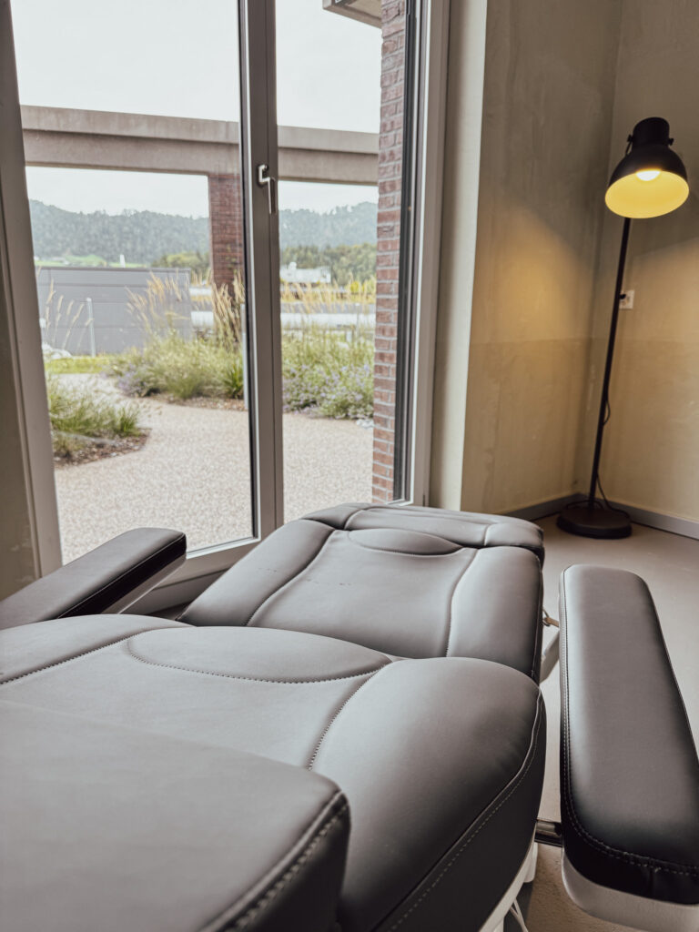 Elegant cosmetology chair at Bark & Beauty Grooming Wellness Studio in Zurich, Adliswil, Switzerland, designed for rejuvenating facial and skincare treatments for pet parents.